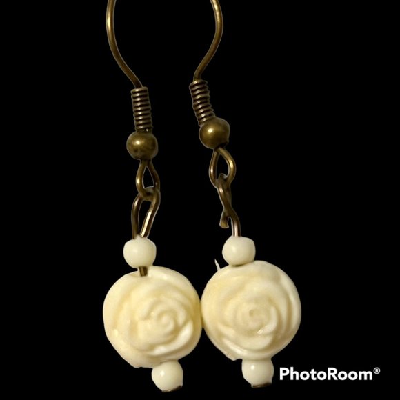 Vintage White Cream Rose Bud Flower Earrings Gold Tone Plated Carved Beads - Picture 2 of 12